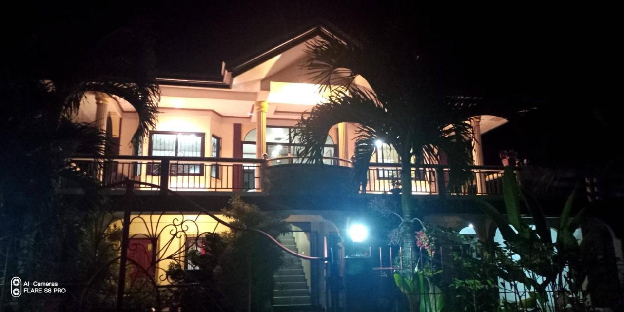 Riverside At Aninuan Accommodation And Food Puerto Galera Eksteriør bilde