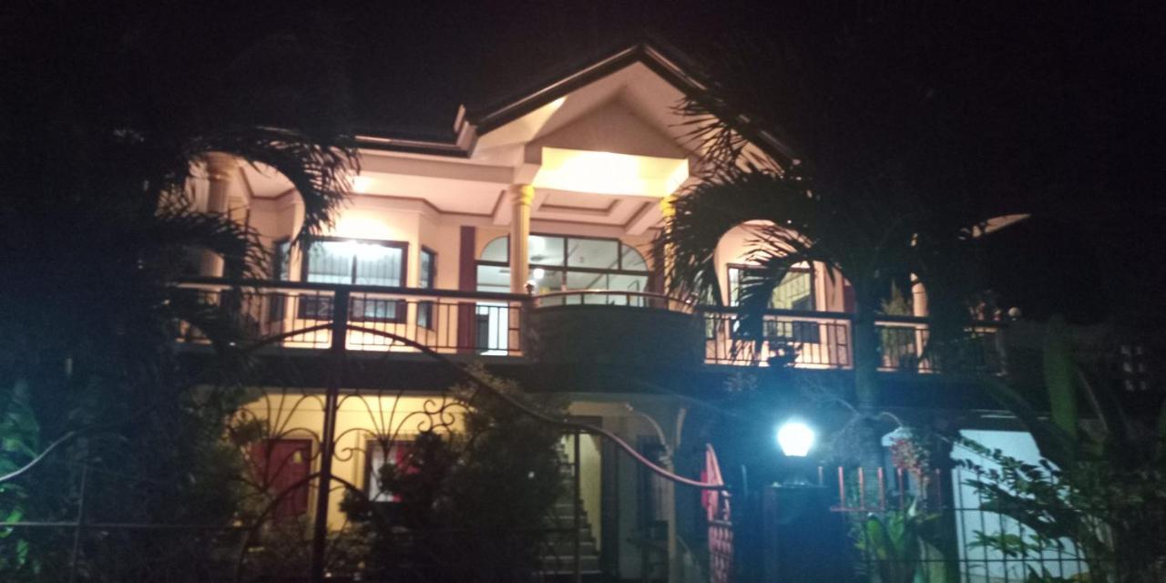 Riverside At Aninuan Accommodation And Food Puerto Galera Eksteriør bilde